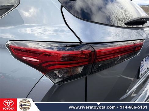 Used 2022 Toyota Highlander XLE image 10