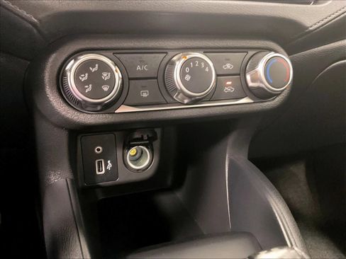 Used 2025 Nissan Versa S w/ Trunk Package image 25