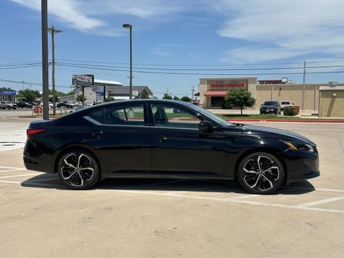 Used 2023 Nissan Altima 2.5 SR image 4