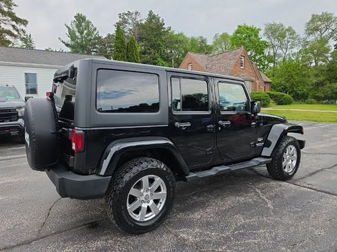Used 2013 Jeep Wrangler Unlimited Sahara w/ Dual Top Group AWD/4WD image 5