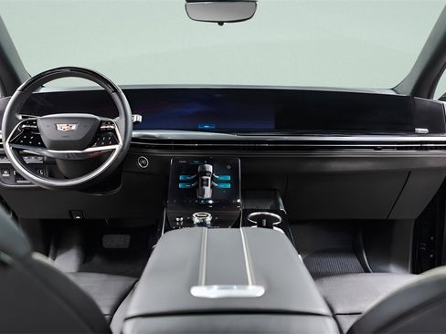 Used 2025 Cadillac Escalade Sport w/ Touring Package image 9