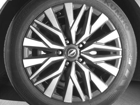 Used 2025 Nissan Altima 2.5 SV FWD image 12