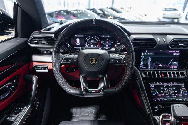 Used 2022 Lamborghini Urus AWD/4WD image 18