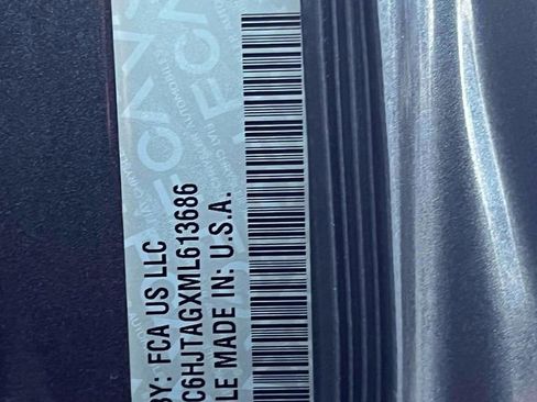 Certified 2021 Jeep Gladiator Willys image 16