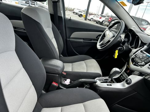 Used 2016 Chevrolet Cruze LS image 12