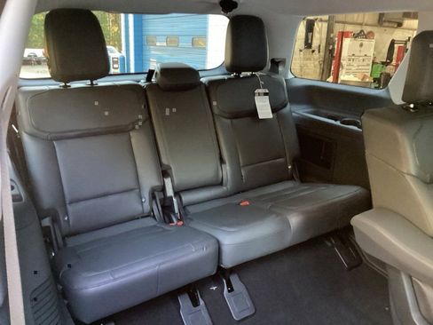 New 2025 Ford Expedition Active image 45