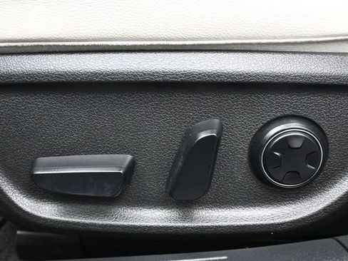Used 2025 Genesis G70 2.5T AWD/4WD image 10