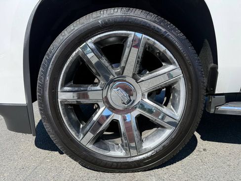 Used 2016 Cadillac Escalade Luxury AWD/4WD image 9