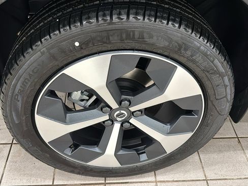 Used 2026 Volvo XC40 B4 Plus w/ Climate Package image 31