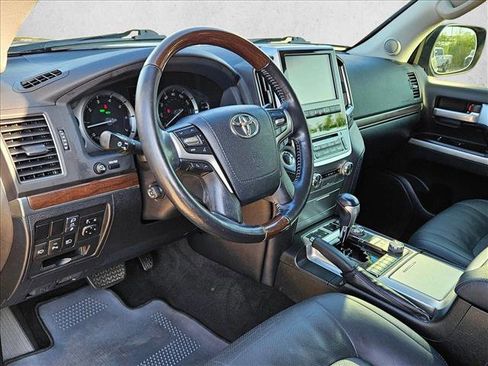 Used 2020 Toyota Land Cruiser image 10