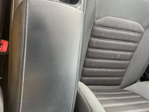 Used 2017 Ford Fusion SE w/ Fusion SE Technology Package image 40