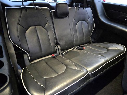 Used 2018 Chrysler Pacifica Limited w/ Advanced Safetytec Group image 17