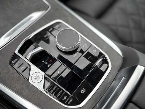 Used 2026 BMW X7 xDrive40i w/ M Sport Package image 11