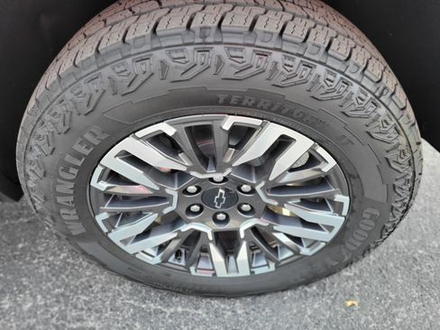 Used 2026 Chevrolet Tahoe Z71 w/ Comfort Package image 40