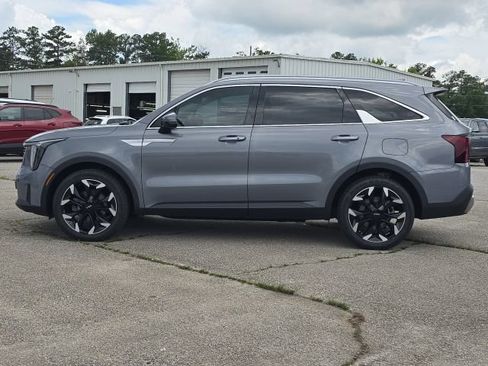Used 2024 Kia Sorento EX w/ Panoramic Sunroof Package FWD image 2