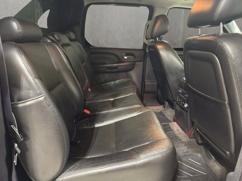 Used 2011 Cadillac Escalade EXT Luxury image 19