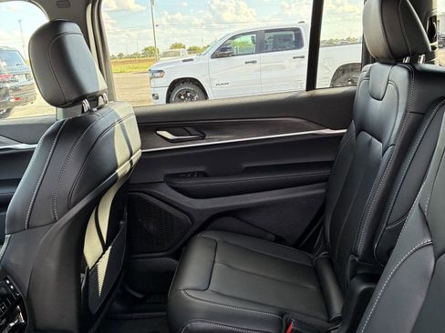 New 2025 Jeep Grand Cherokee L Limited w/ Black Appearance Package image 7