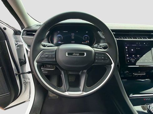 Used 2023 Jeep Grand Cherokee L Laredo RWD image 37