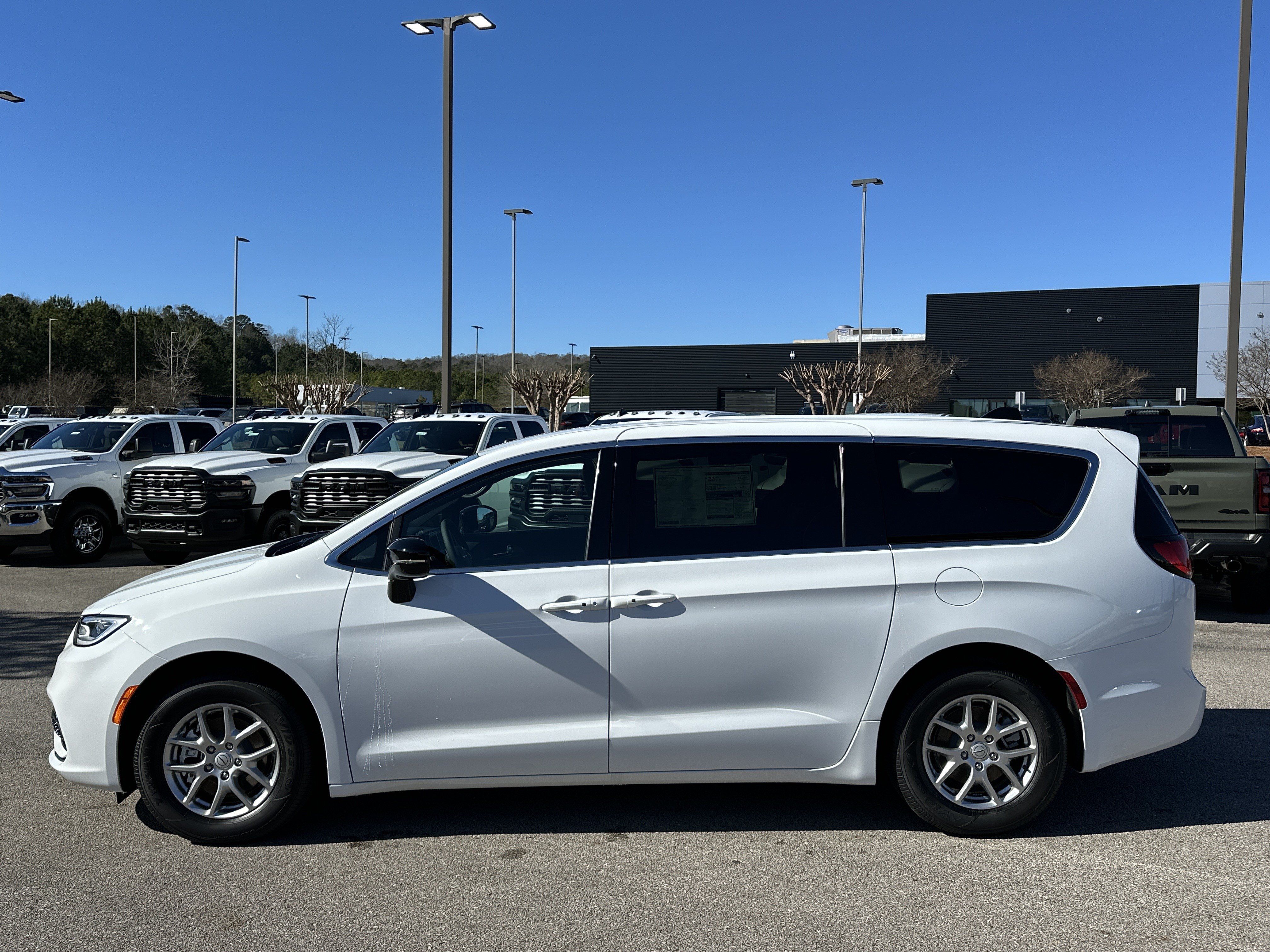 New 2026 Chrysler Pacifica Select FWD image 4