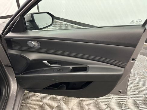 Used 2023 Hyundai Elantra Limited w/ Cargo Package FWD image 16