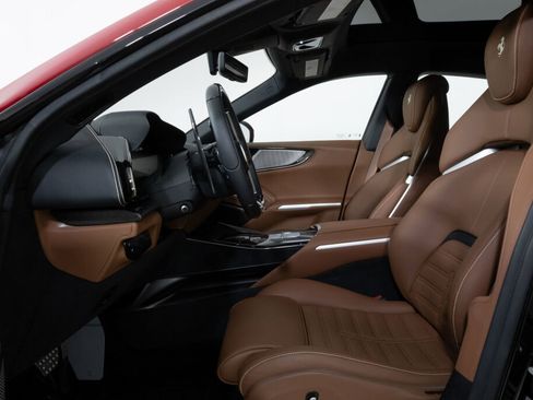 Used 2025 Ferrari Purosangue image 4