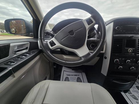 Used 2010 Dodge Grand Caravan SXT image 36
