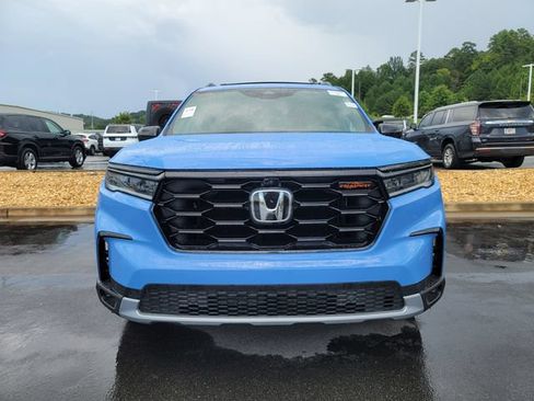 Used 2025 Honda Pilot TrailSport image 2