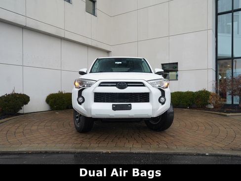 Used 2020 Toyota 4Runner SR5 AWD/4WD image 19