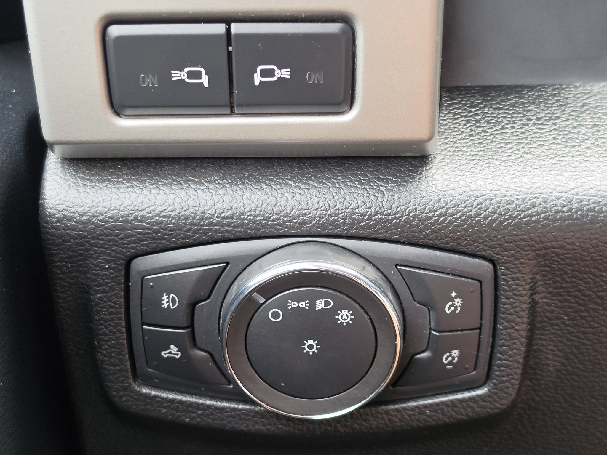 Used 2019 Ford F150 Lariat AWD/4WD image 17