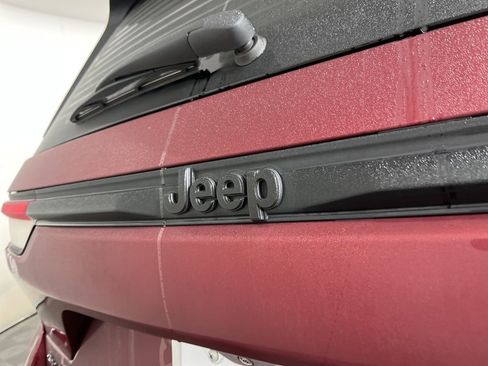 Used 2024 Jeep Grand Cherokee Limited w/ Black Appearance Package image 19