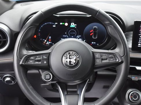 Used 2024 Alfa Romeo Tonale Ti image 21