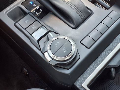 Certified 2025 Toyota Tacoma SR5 AWD/4WD image 18