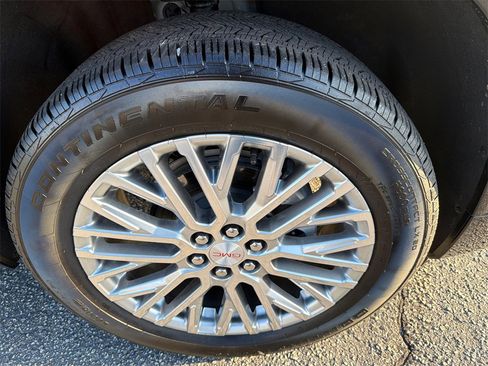 Used 2025 GMC Acadia Denali image 12