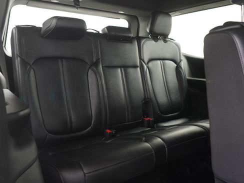 Used 2024 Jeep Wagoneer Series II w/ Flexible Seating Group AWD/4WD image 14