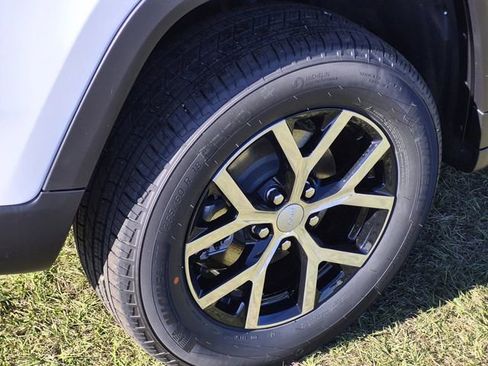 New 2025 Jeep Grand Cherokee Limited image 7