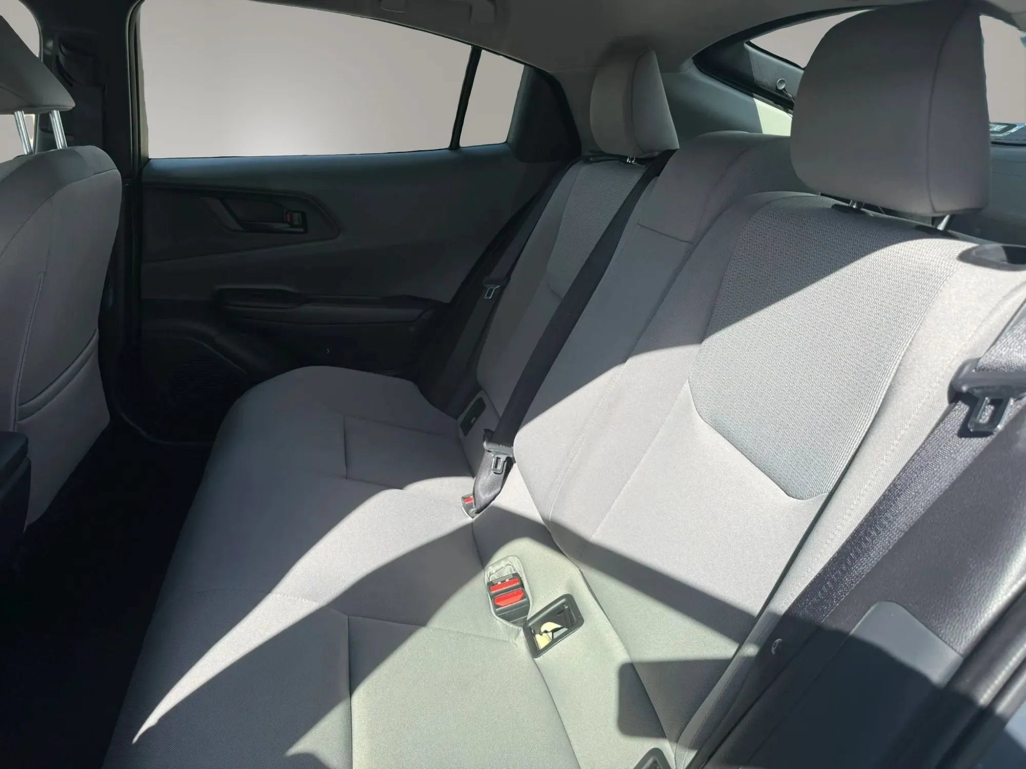 Used 2025 Toyota Prius LE FWD image 19