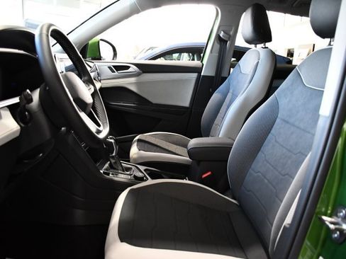 New 2026 Volkswagen Taos SE image 11