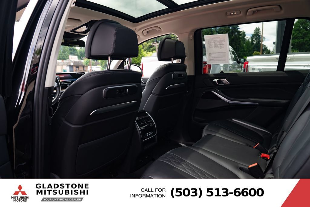 Used 2023 BMW X7 xDrive40i AWD/4WD image 25