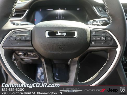 New 2025 Jeep Grand Cherokee Limited AWD/4WD image 13
