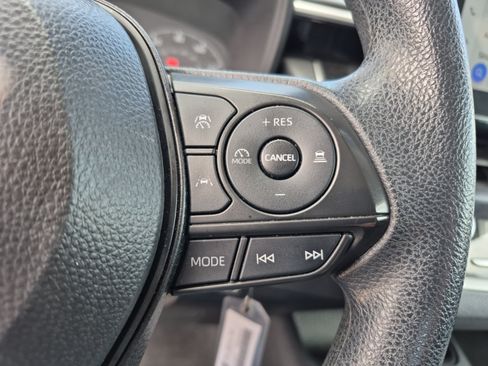 Used 2025 Toyota Corolla LE FWD image 28