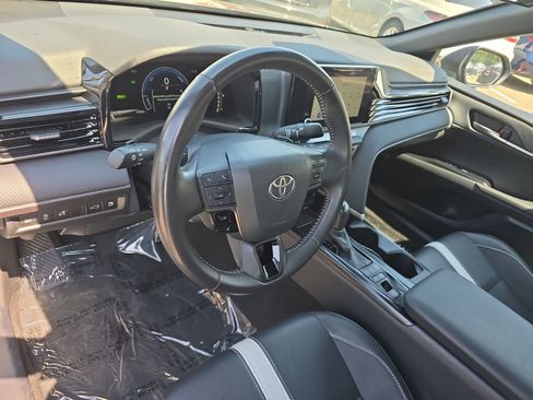 Used 2025 Toyota Camry SE FWD image 15