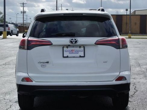 Used 2018 Toyota RAV4 LE image 3