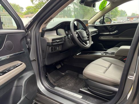 Used 2025 Lincoln Corsair AWD w/ Equipment Group 101A image 9