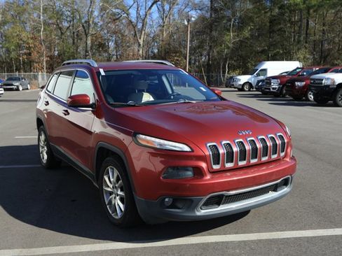 Used 2017 Jeep Cherokee Limited image 3