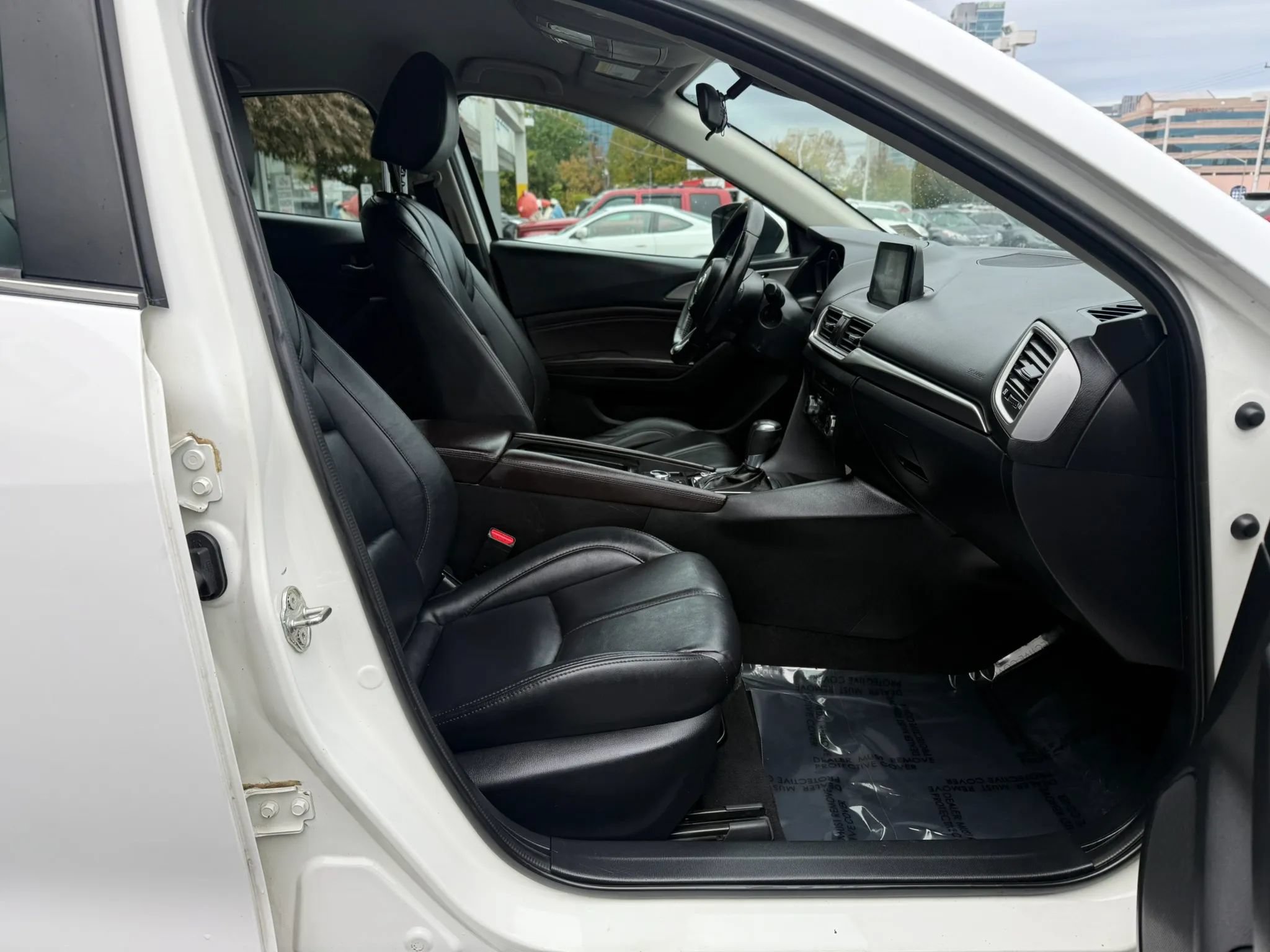 Used 2018 MAZDA MAZDA3 Touring FWD image 32