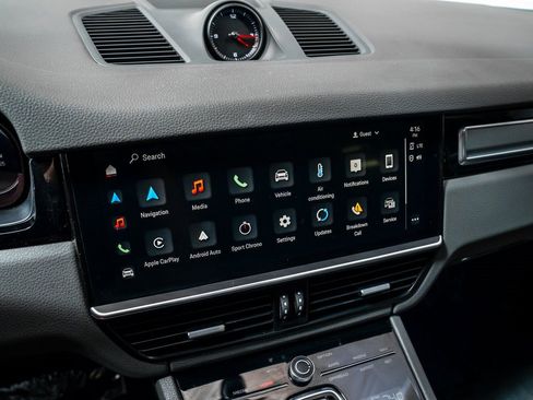 Used 2023 Porsche Cayenne Platinum Edition image 18