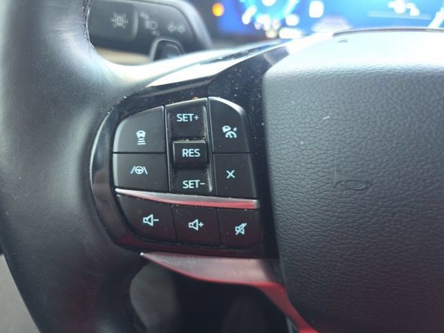 Used 2021 Ford Explorer Platinum w/ Equipment Group 601A AWD/4WD image 17