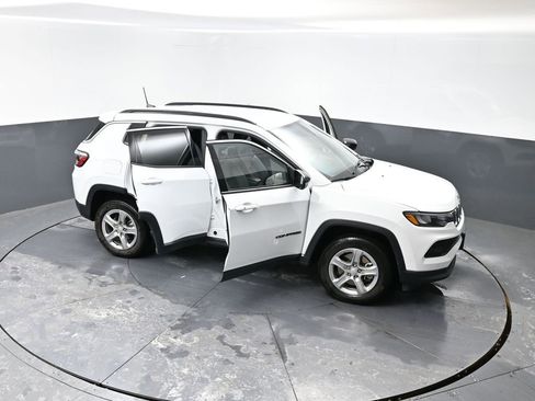 Used 2024 Jeep Compass Latitude image 57