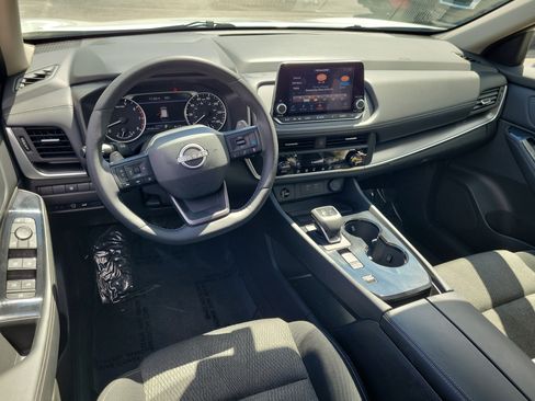 Certified 2025 Nissan Rogue SV FWD image 16