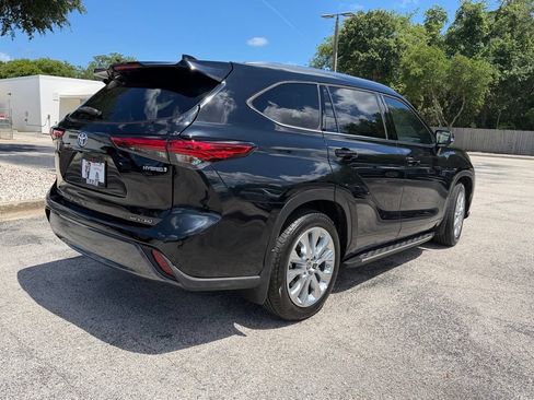 Used 2022 Toyota Highlander Limited FWD image 9